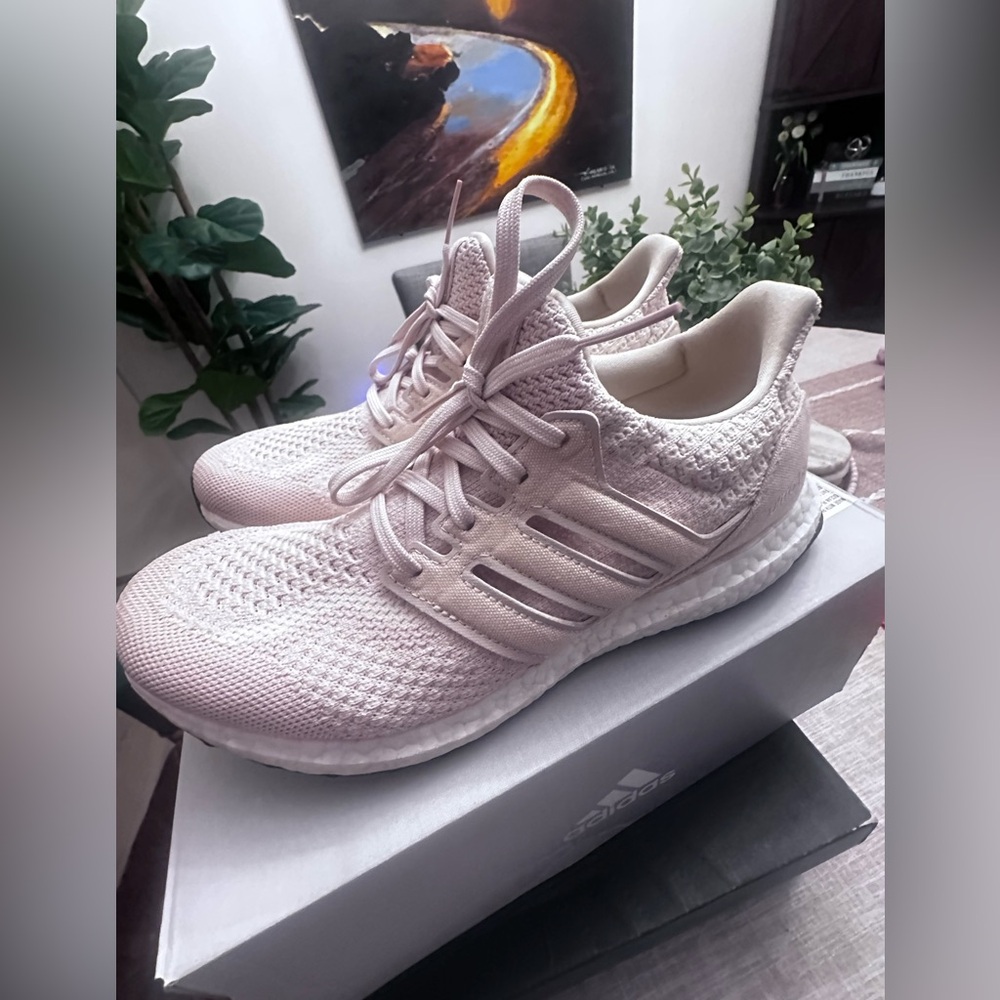 Adidas UltraBoost 5.0 DNA 'Halo Ivory' FZ1851 size 8.5 women's slightly used
